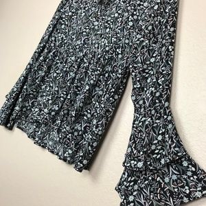 Hinge Bell Sleeve Floral Blouse